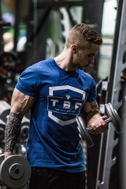 Træningsøvelse – Dumbbell Bicep Curl - Thebodyfactory.dk